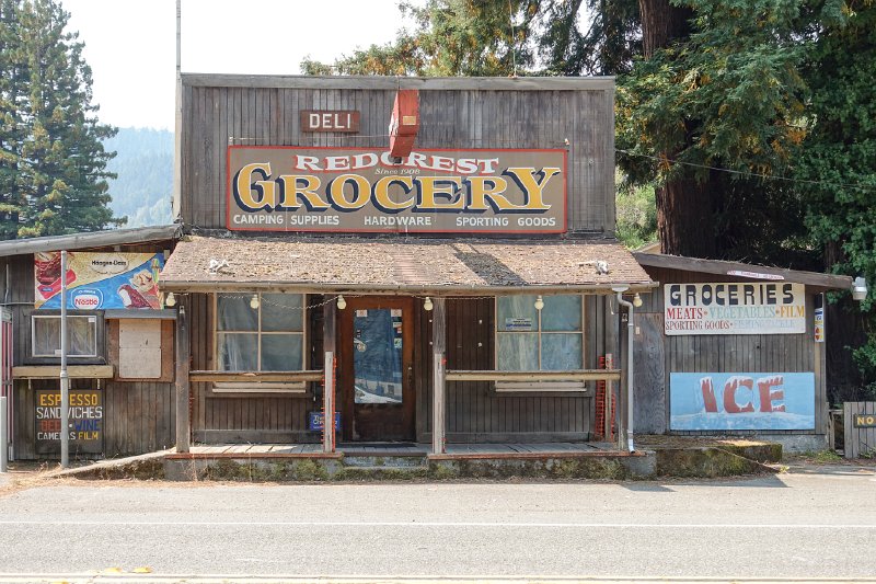 20150822_122031 RX100M4.jpg - Grocery store, Redcrest, CA in the heart of the Redwoods